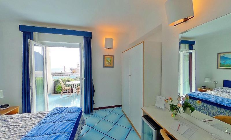 Hotel Le Fioriere Праяно Екстериор снимка