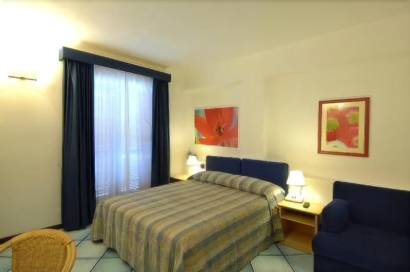 Hotel Le Fioriere Праяно Екстериор снимка