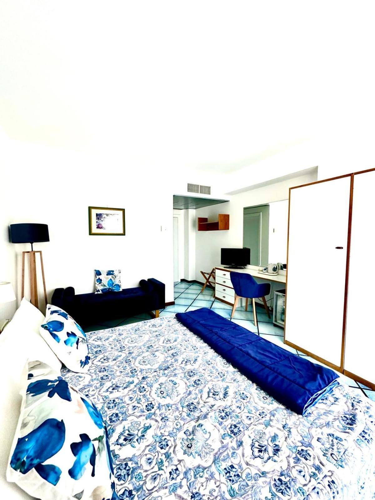 Hotel Le Fioriere Праяно Екстериор снимка