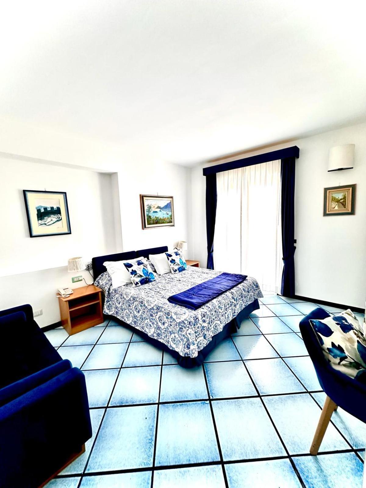 Hotel Le Fioriere Праяно Екстериор снимка
