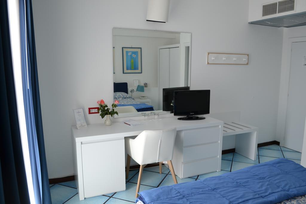Hotel Le Fioriere Праяно Екстериор снимка