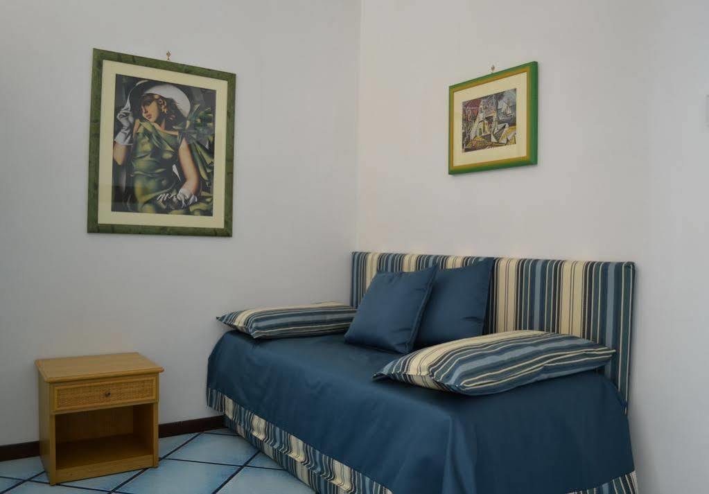 Hotel Le Fioriere Праяно Екстериор снимка